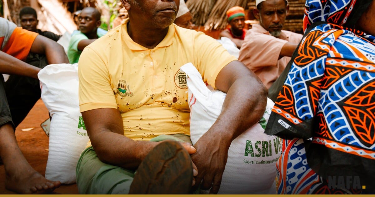 Réunion communautaire dans un village de Côte d'Ivoire