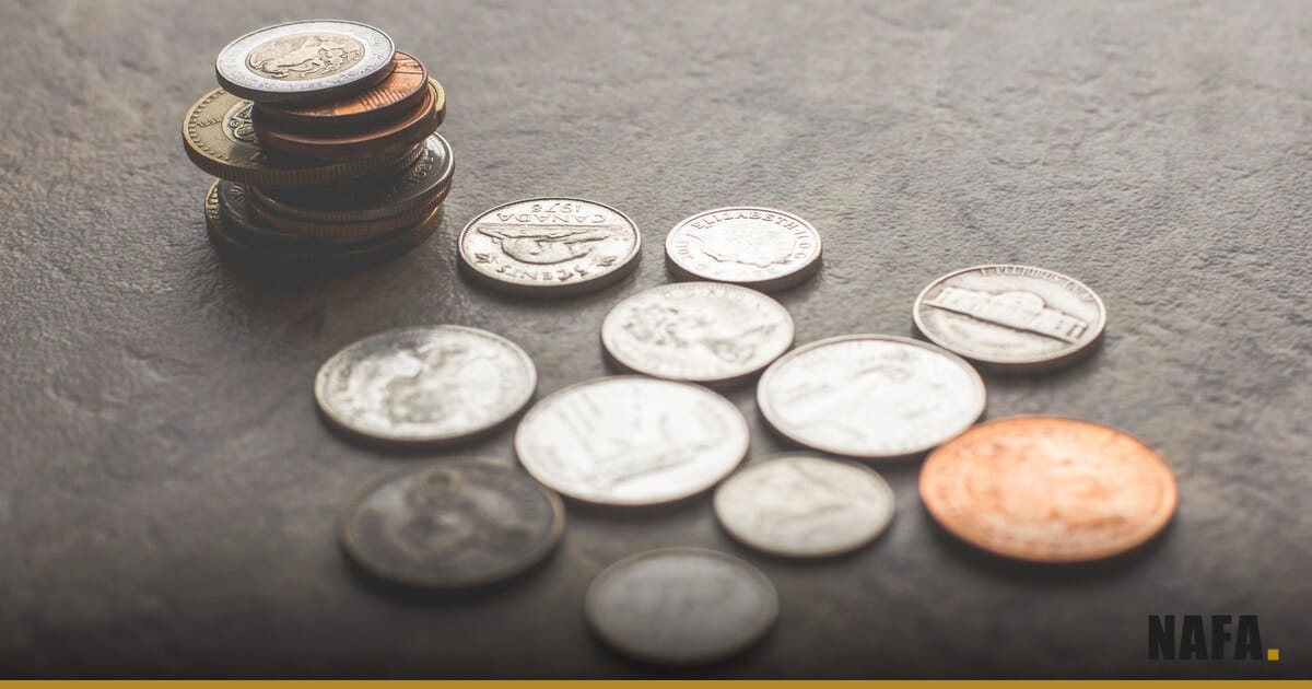 Pièces de monnaie empilées, illustration d'un dividende boursier