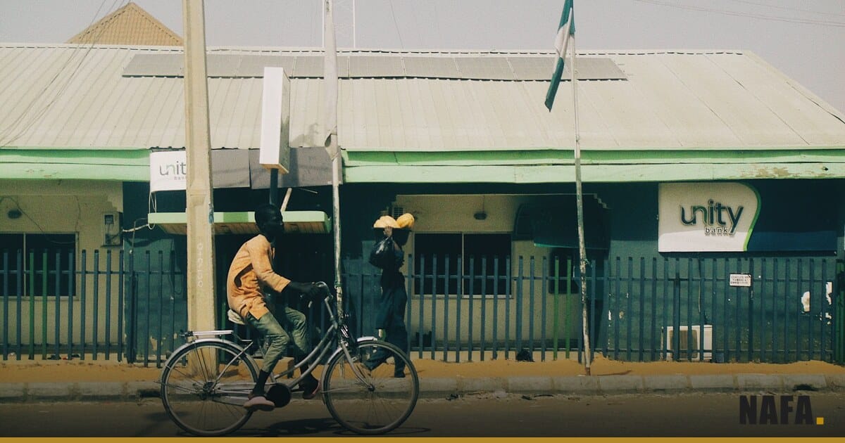 Façade d'une agence bancaire en Afrique de l'Ouest