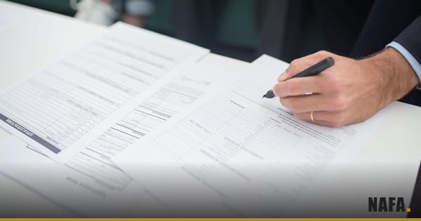 Main signant un document financier, illustration symbolique d'une émission de titres publics