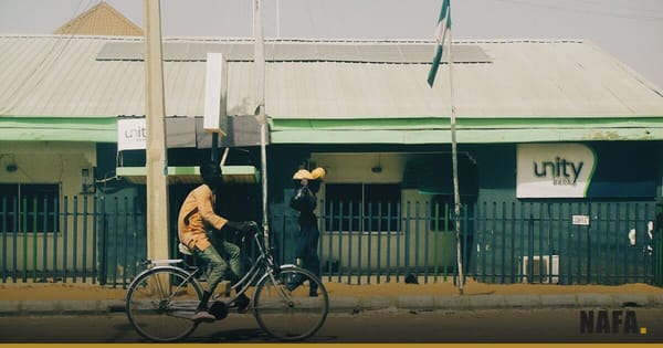 Façade d'une agence bancaire en Afrique de l'Ouest